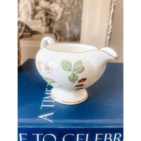 Wedgwood Wild Strawberry Creamer Bone China Made in England - Picture 4 of 4